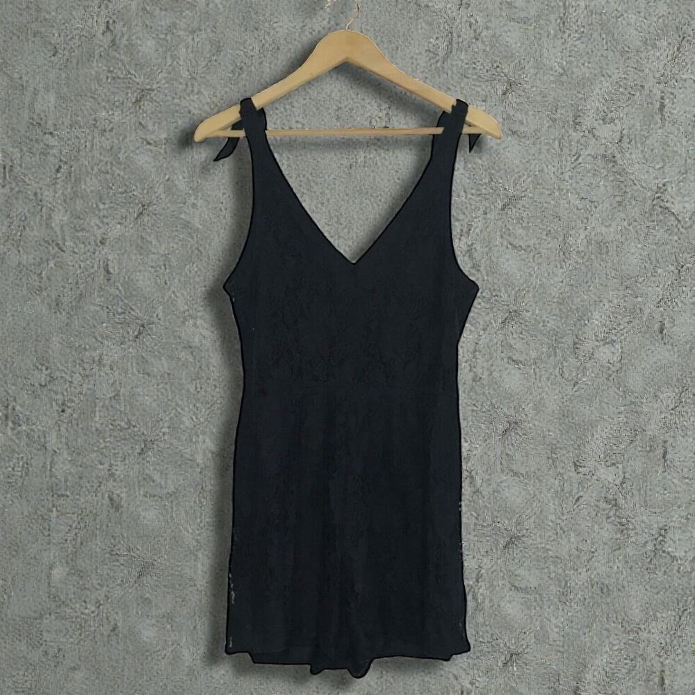 Kendall & Kylie Women's Medium Black Lace Romper Lined Sleeveless Shorts V-Neck